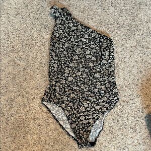 Summersalt side stroke one piece floral bathing suit size 8. Great condition